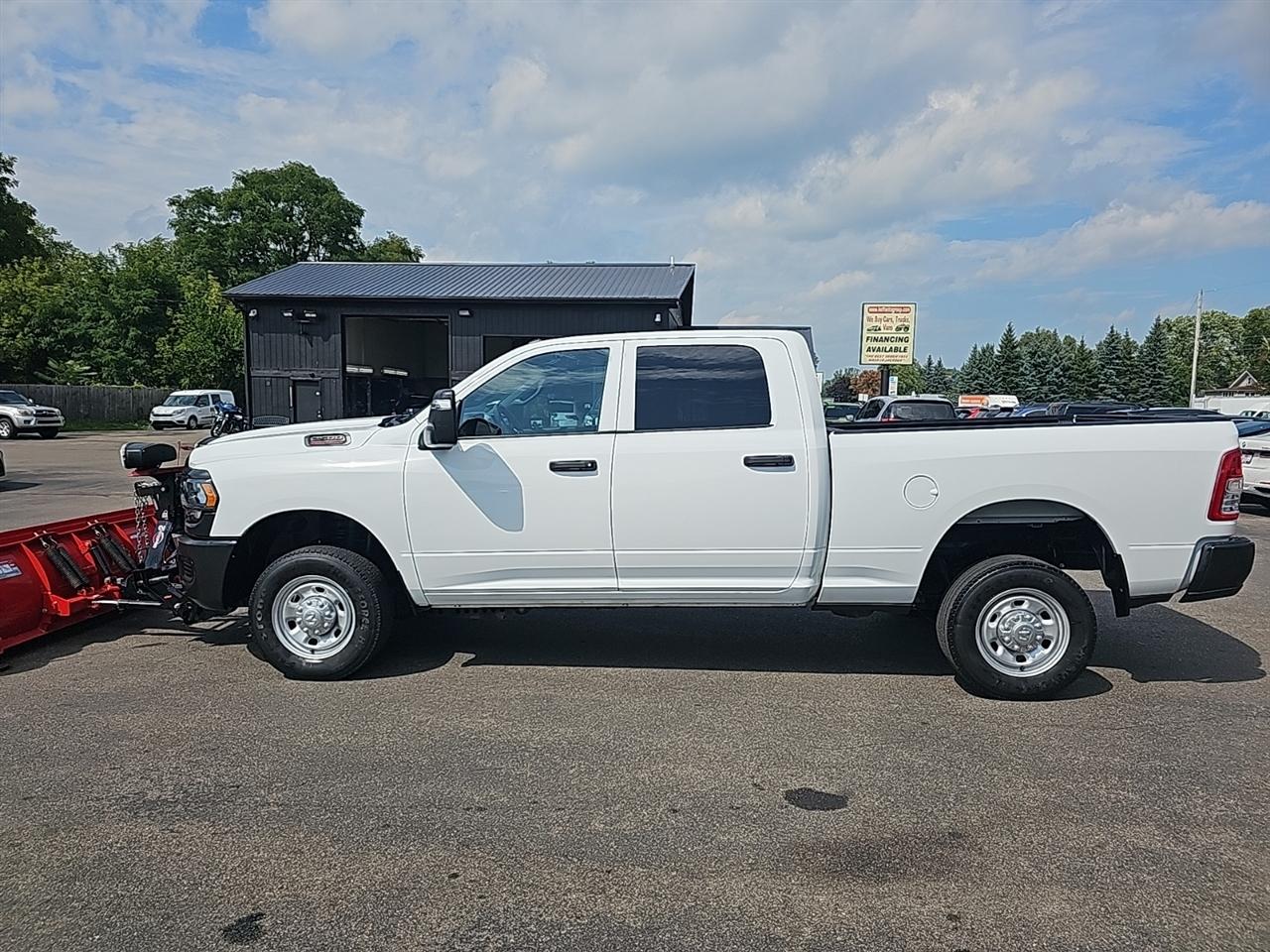 RAM 2500 Tradesman 4x4 Crew Cab 6'4" Box 2023