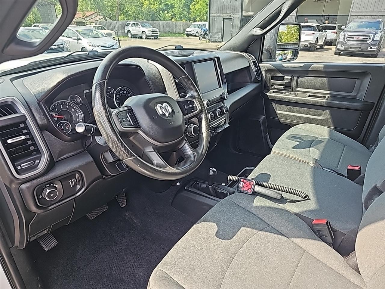 RAM 2500 Tradesman 4x4 Crew Cab 6'4" Box 2023