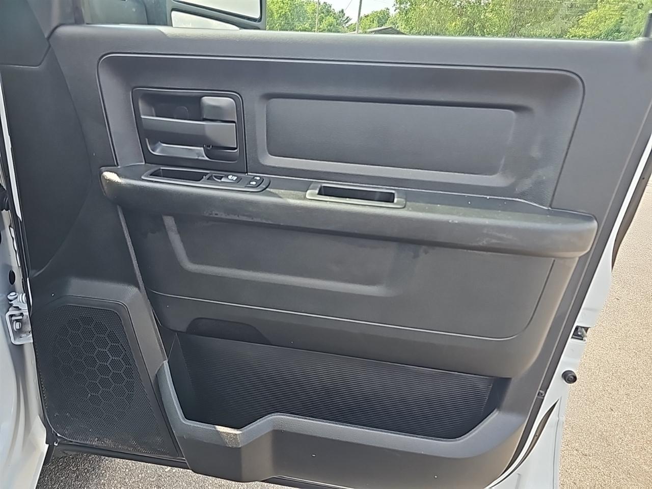 RAM 2500 Tradesman 4x4 Crew Cab 6'4" Box 2023