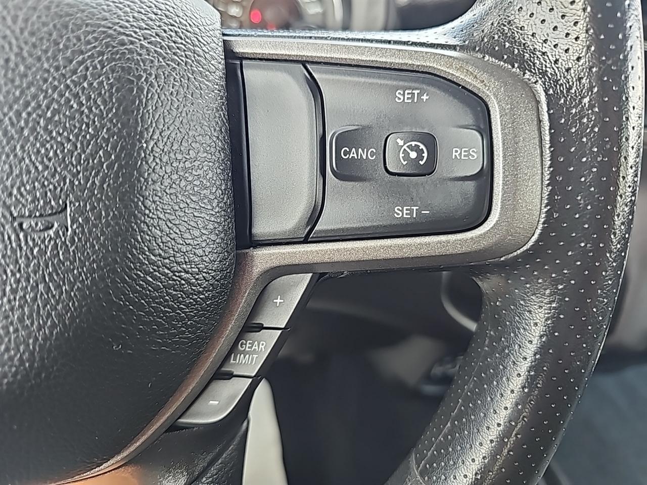 RAM 2500 Tradesman 4x4 Crew Cab 6'4" Box 2023