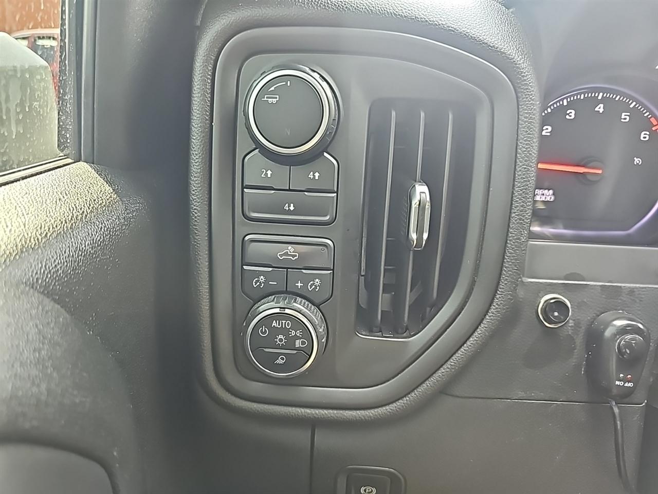 Chevrolet Silverado 2500HD 4WD Crew Cab 159" Custom 2020
