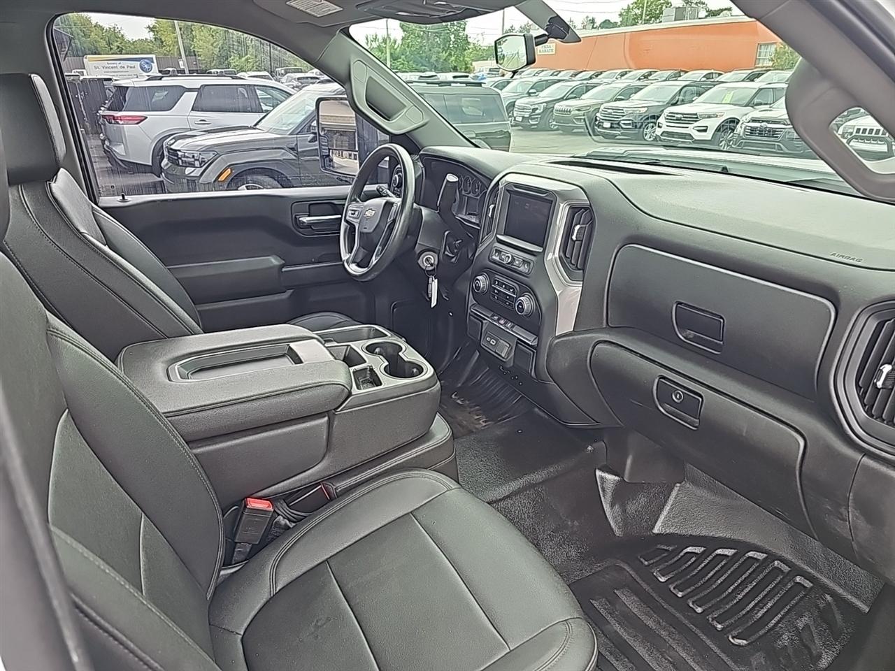 Chevrolet Silverado 2500HD 4WD Reg Cab 142" Work Truck 2022