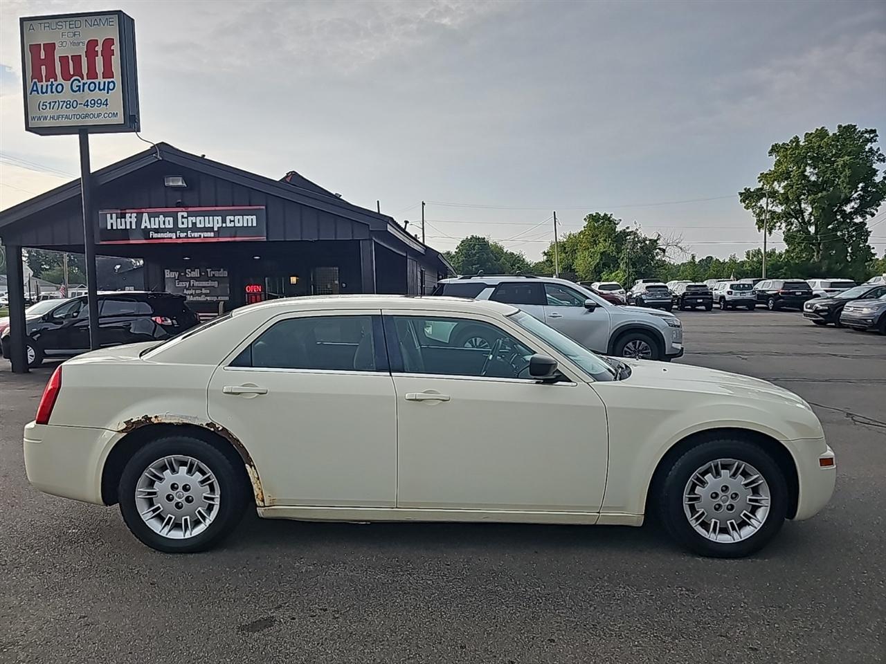 Chrysler 300 4dr Sdn 300 RWD 2007