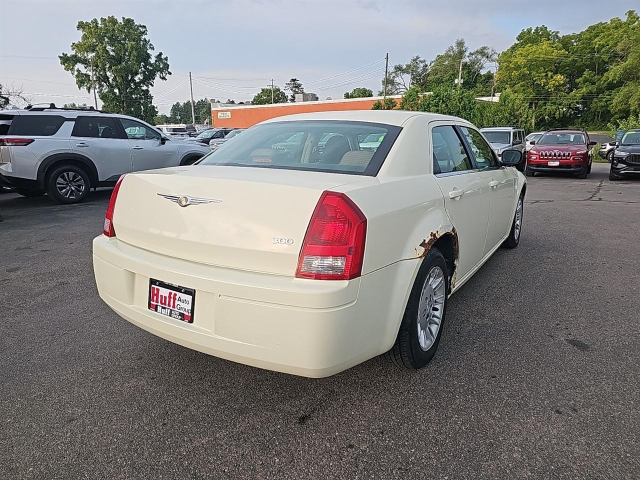 Chrysler 300 4dr Sdn 300 RWD 2007