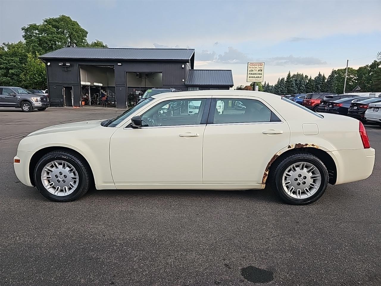 Chrysler 300 4dr Sdn 300 RWD 2007
