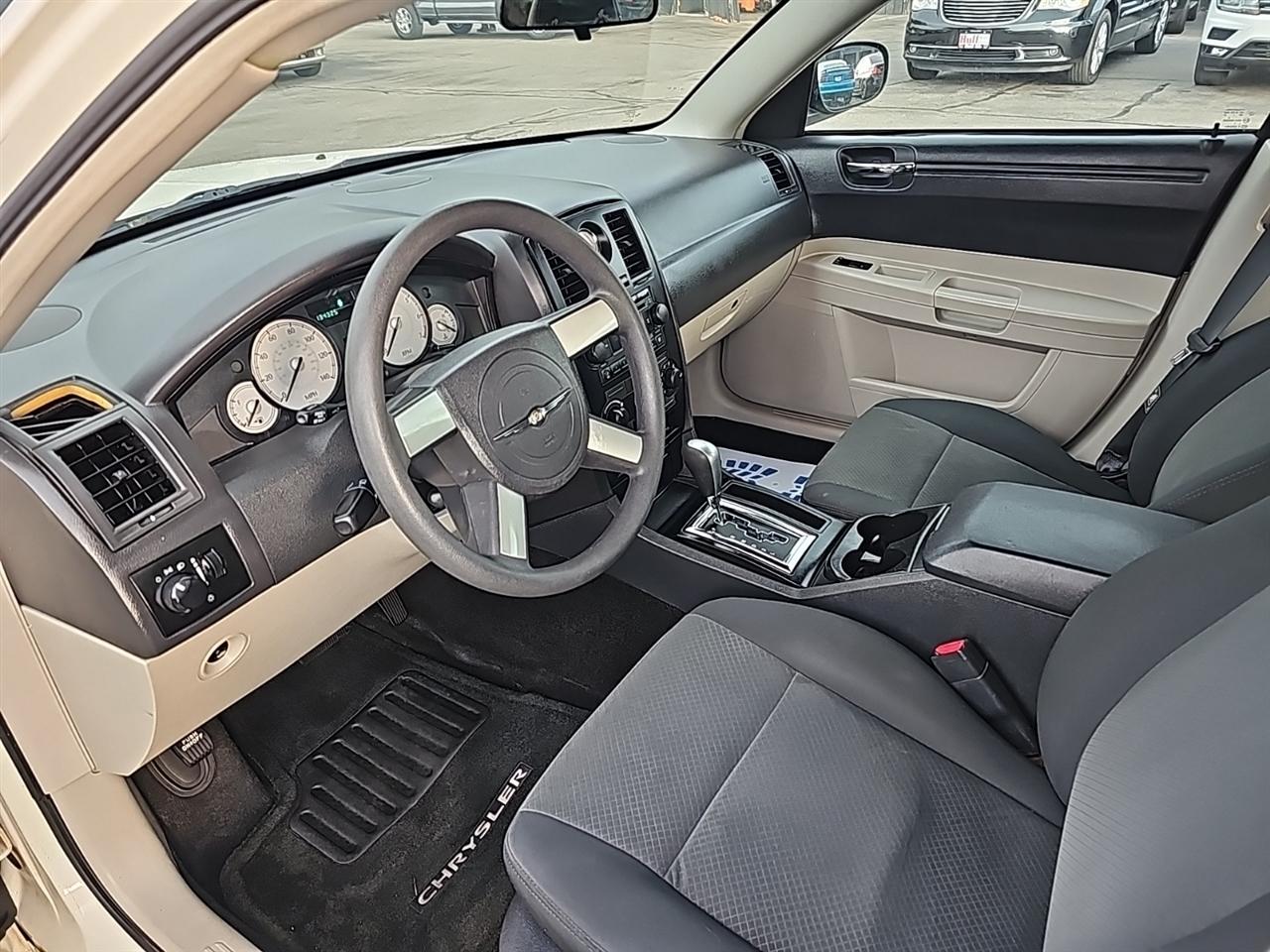 Chrysler 300 4dr Sdn 300 RWD 2007