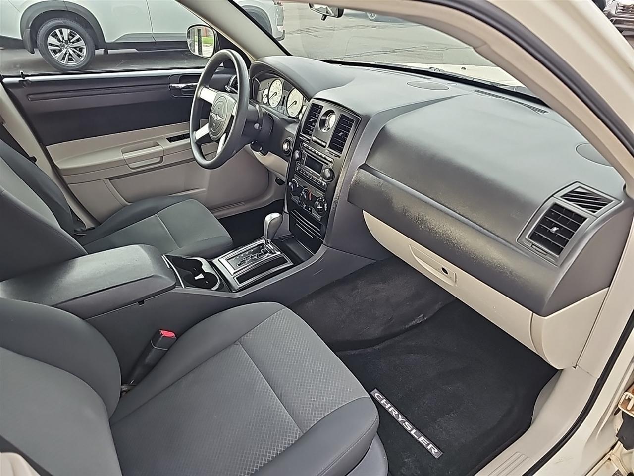 Chrysler 300 4dr Sdn 300 RWD 2007