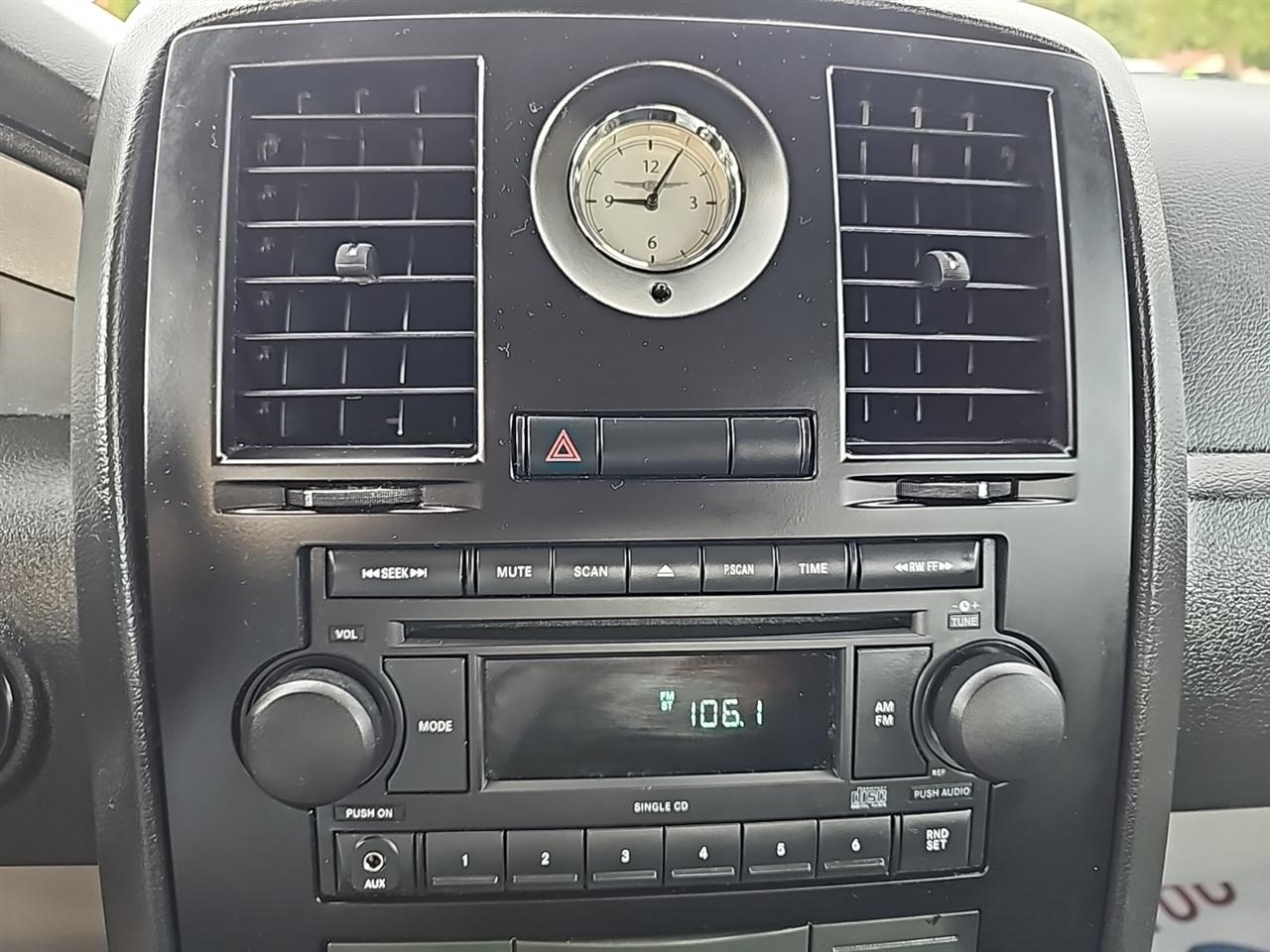 Chrysler 300 4dr Sdn 300 RWD 2007