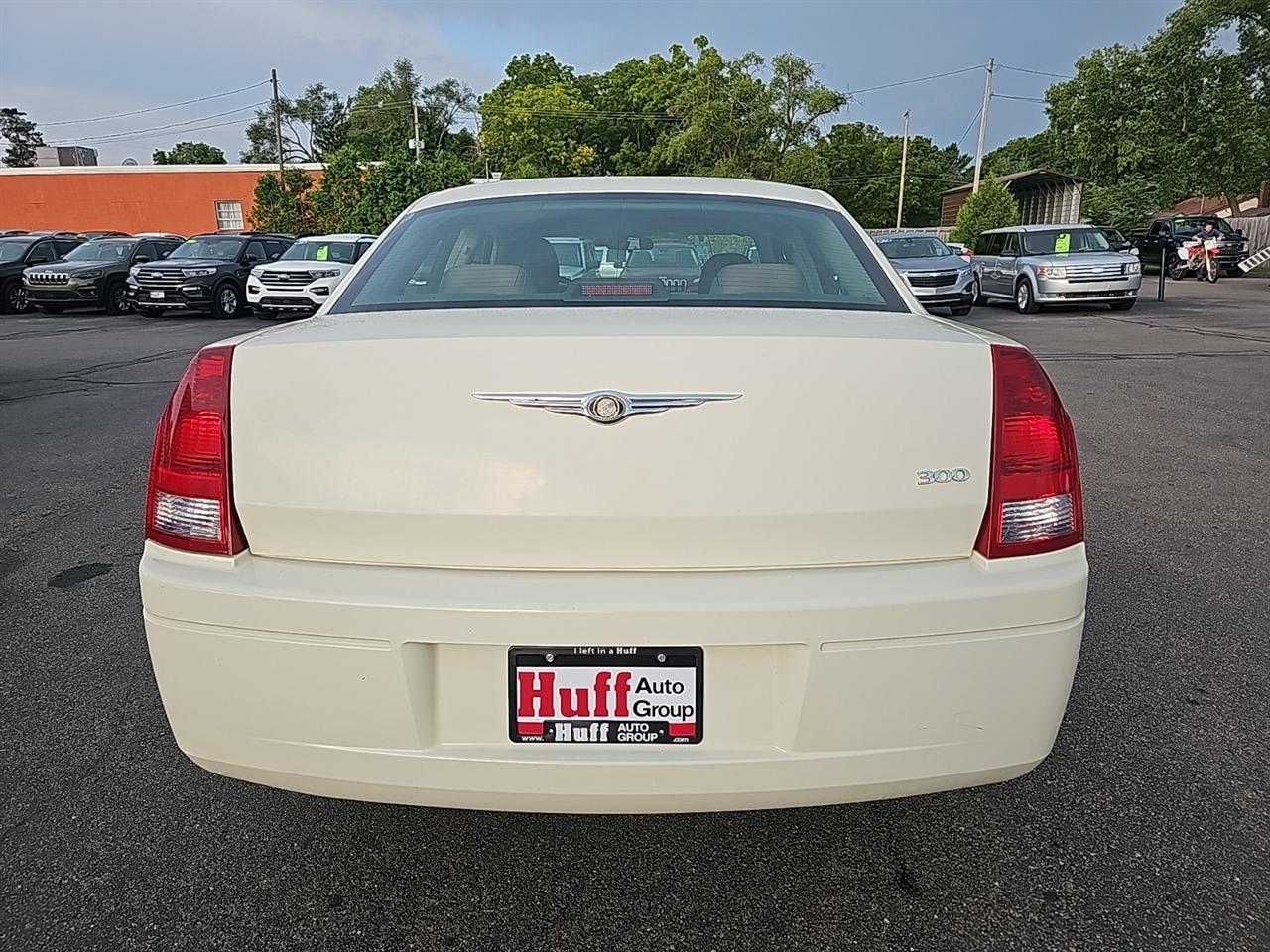 Chrysler 300 4dr Sdn 300 RWD 2007