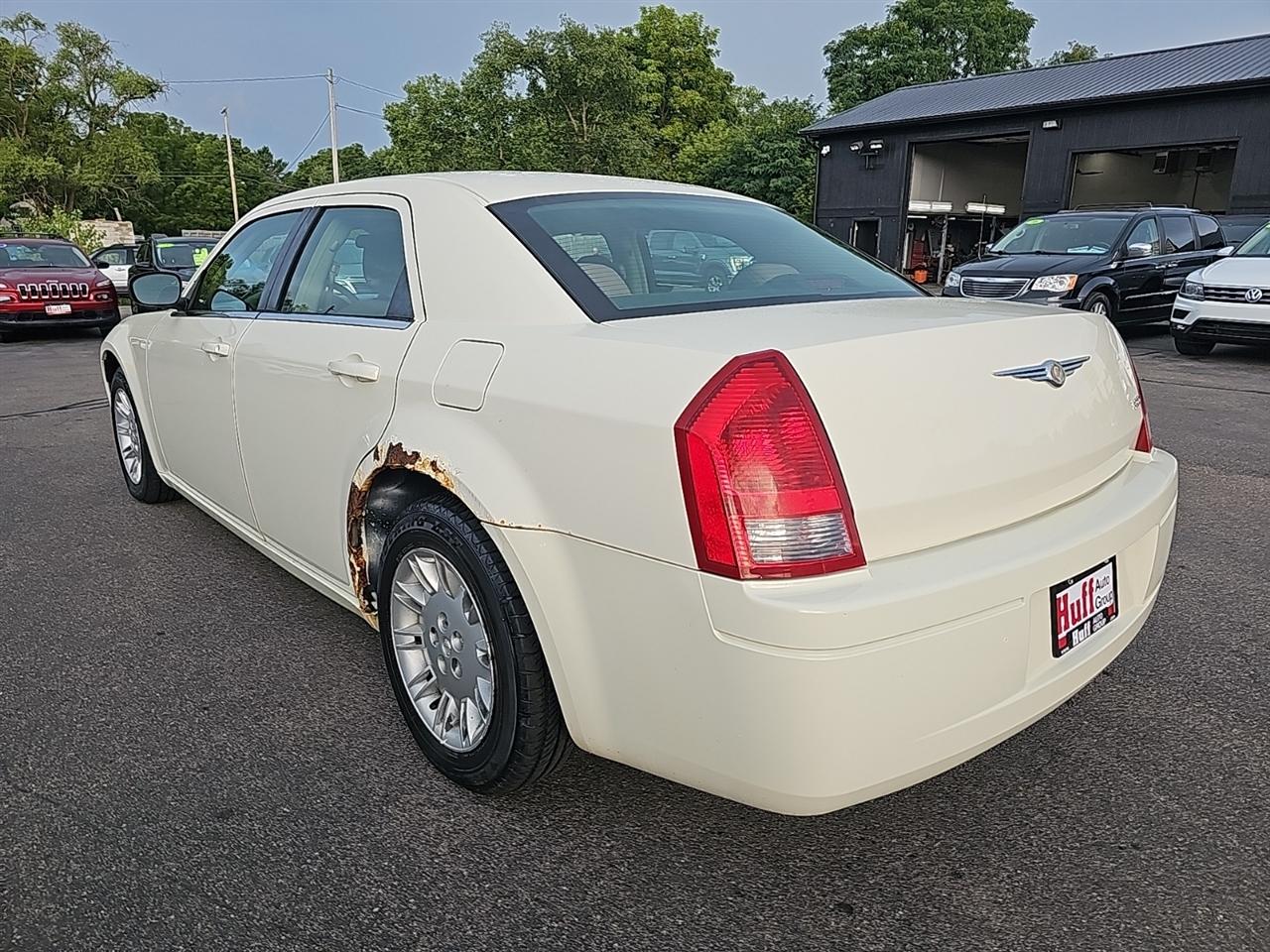 Chrysler 300 4dr Sdn 300 RWD 2007