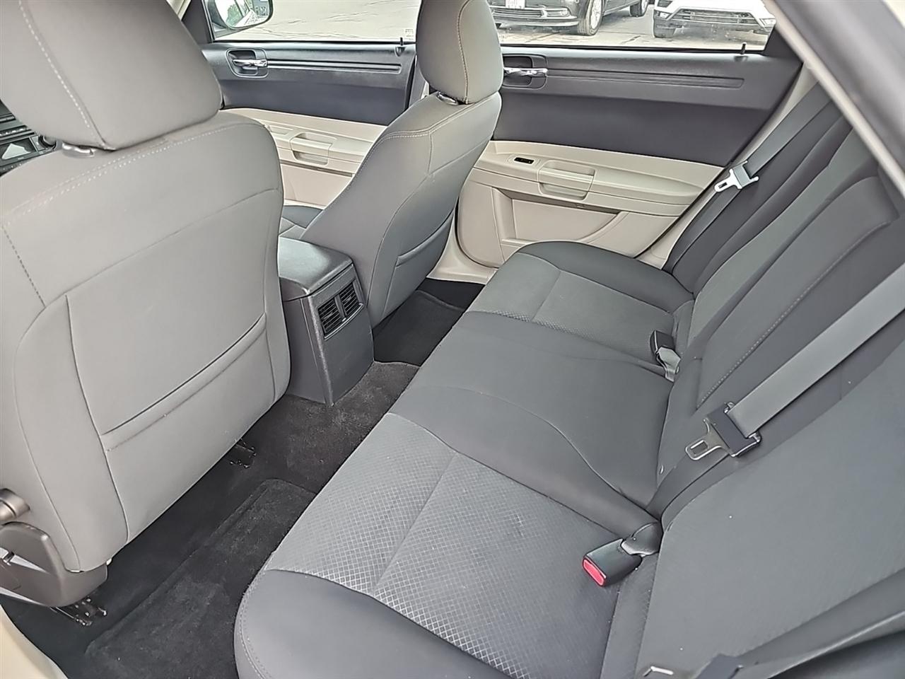 Chrysler 300 4dr Sdn 300 RWD 2007