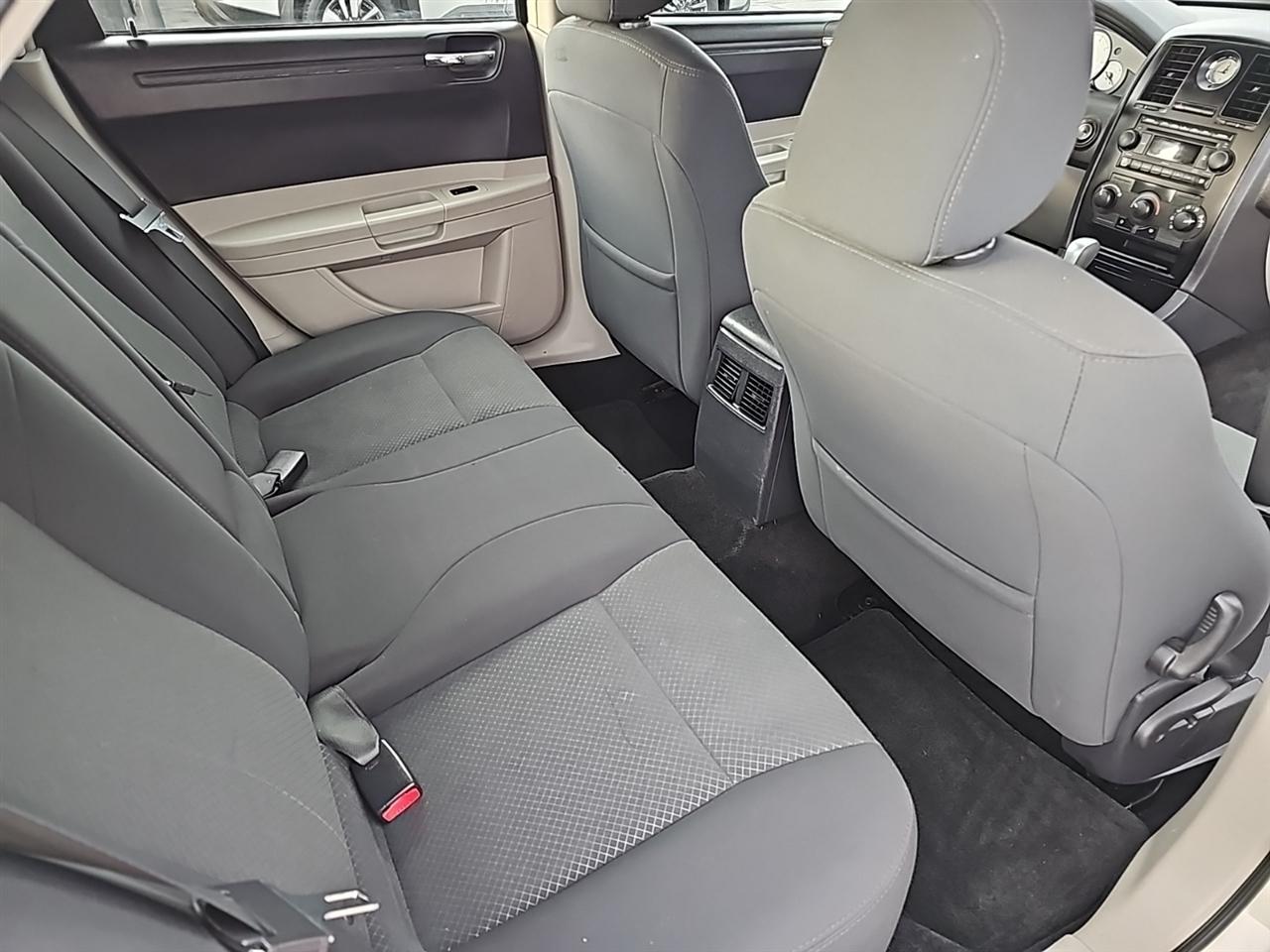 Chrysler 300 4dr Sdn 300 RWD 2007