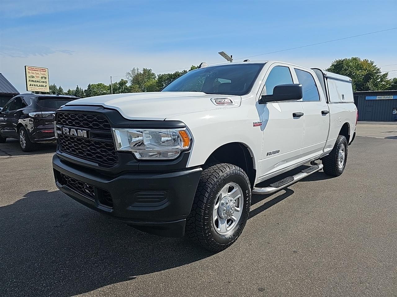RAM 2500 Tradesman 4x4 Crew Cab 6'4" Box 2022