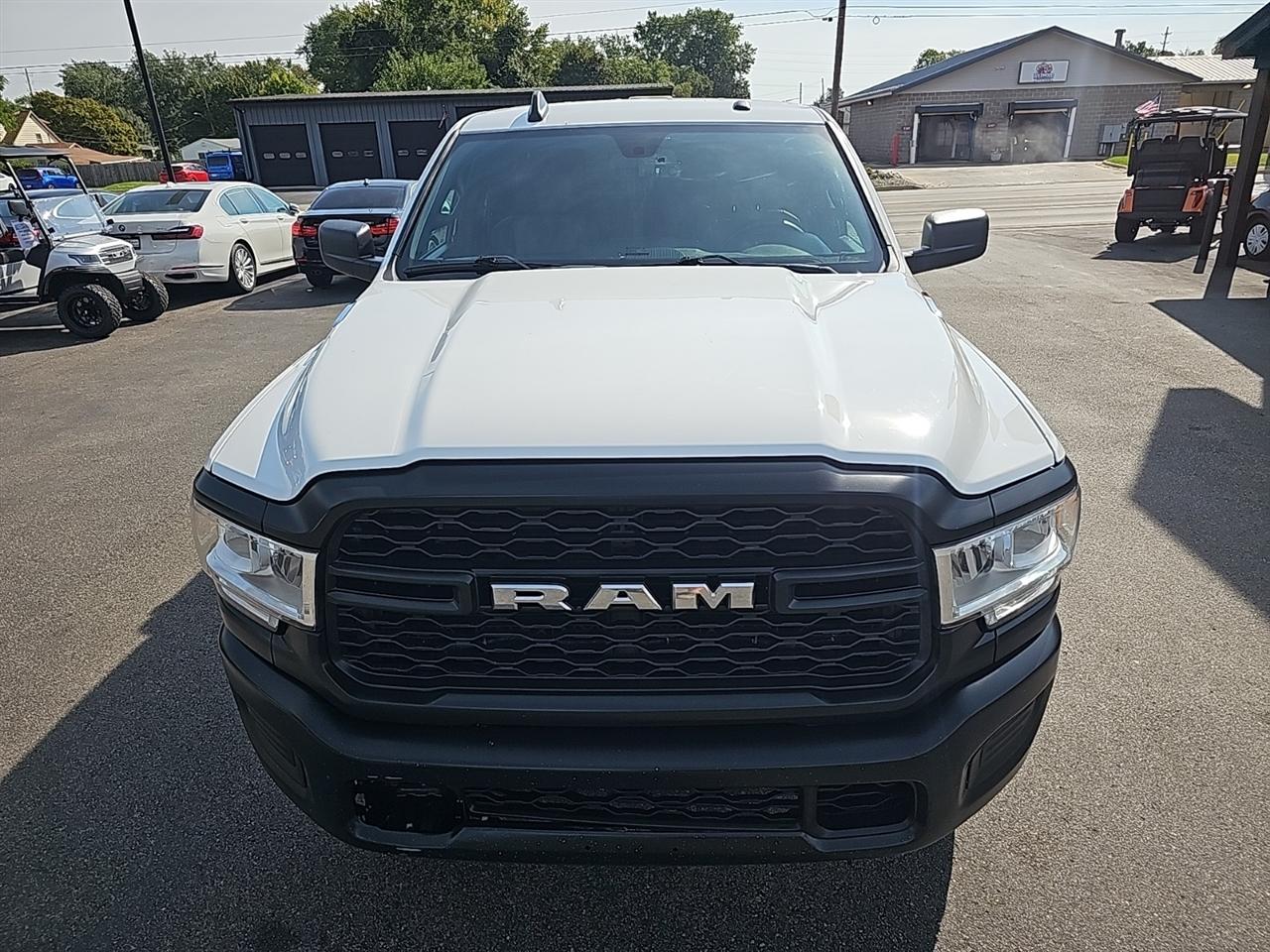 RAM 2500 Tradesman 4x4 Crew Cab 6'4" Box 2022