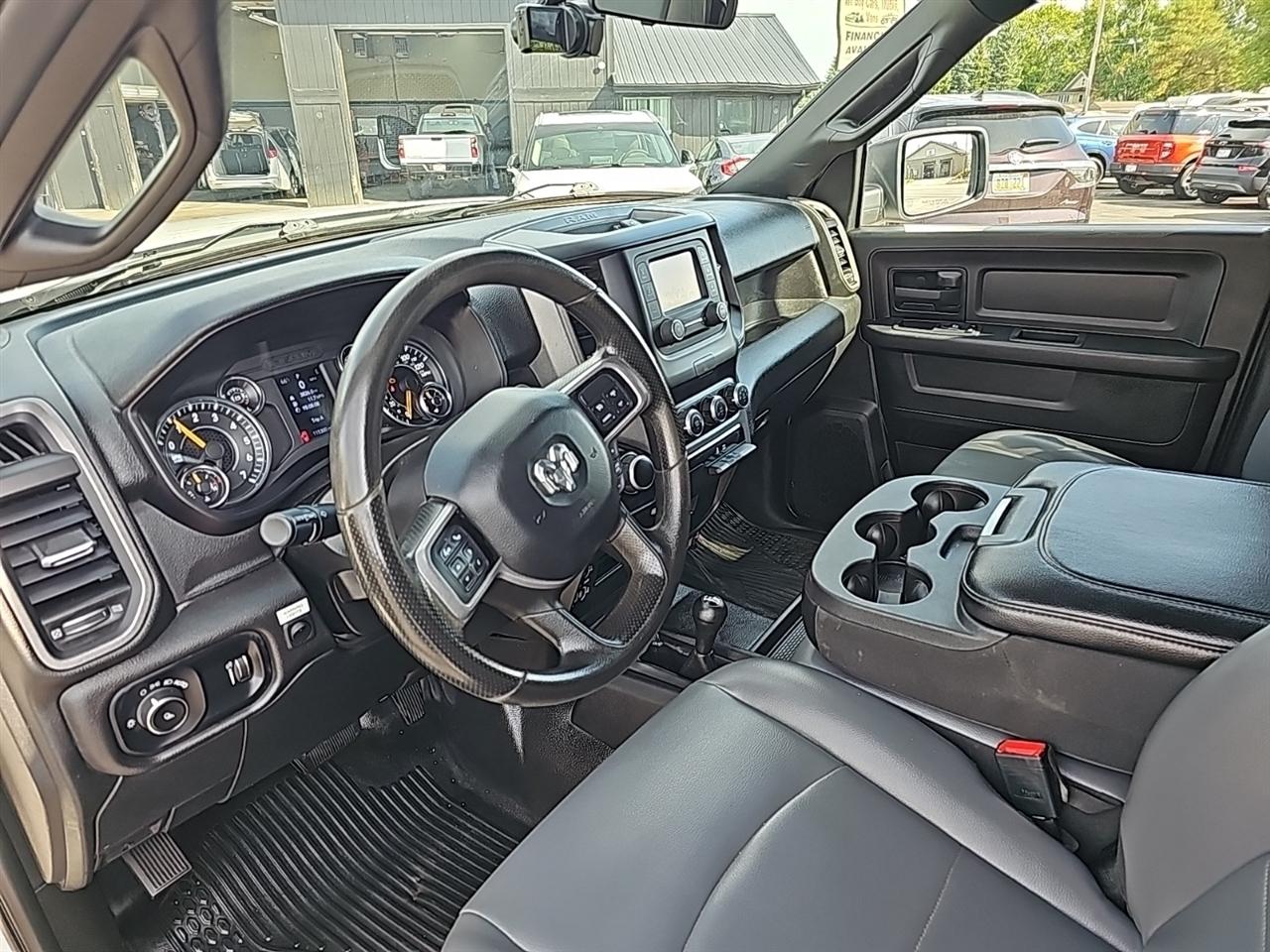 RAM 2500 Tradesman 4x4 Crew Cab 6'4" Box 2022
