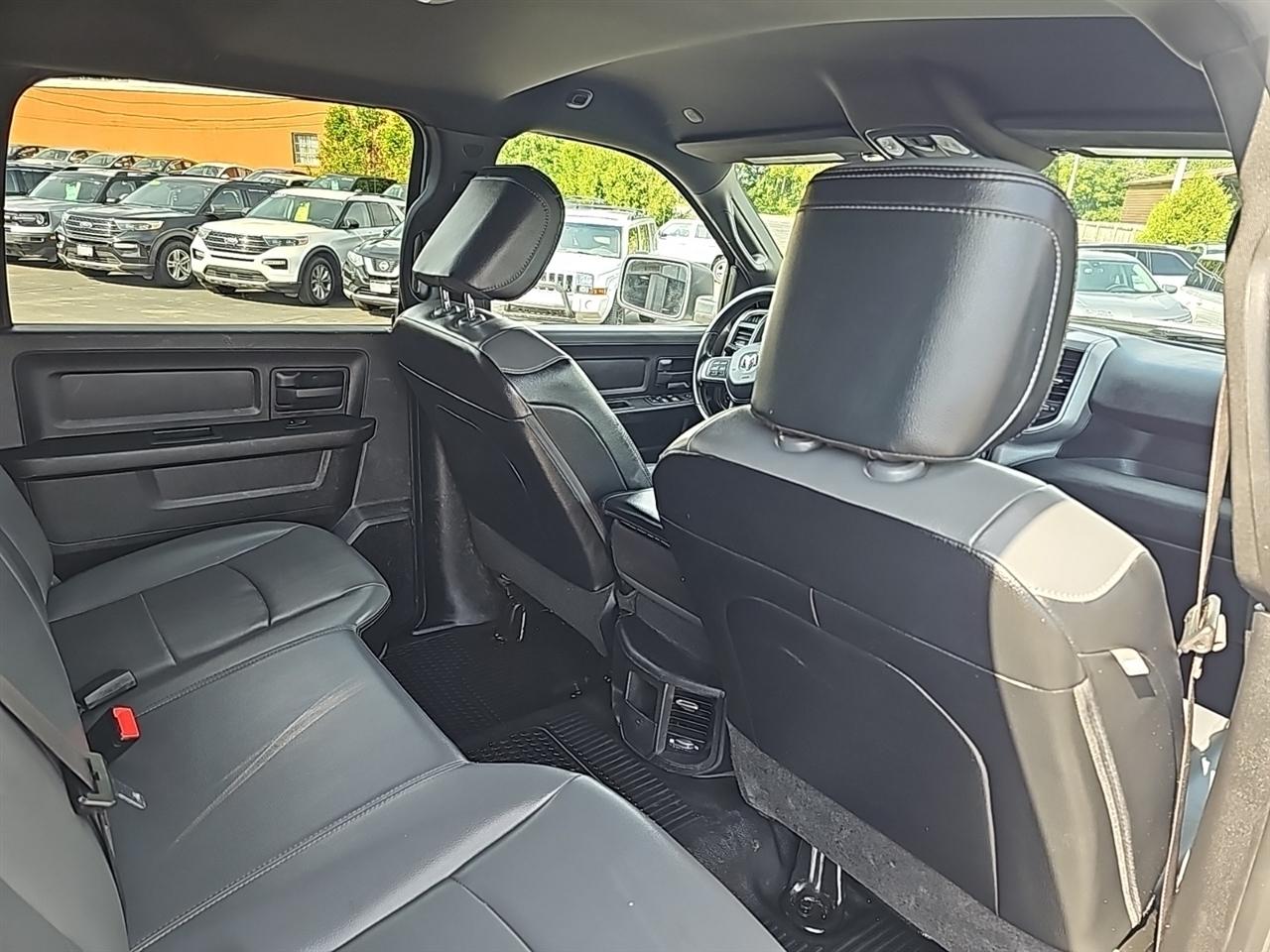 RAM 2500 Tradesman 4x4 Crew Cab 6'4" Box 2022