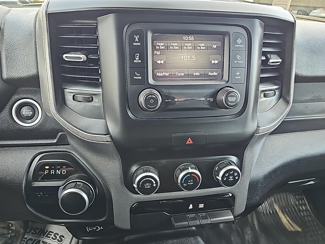 RAM 2500 Tradesman 4x4 Crew Cab 6'4" Box 2022