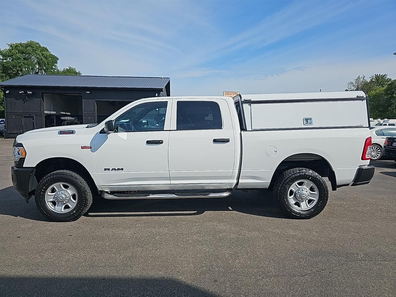 RAM 2500 Tradesman 4x4 Crew Cab 6'4" Box 2022