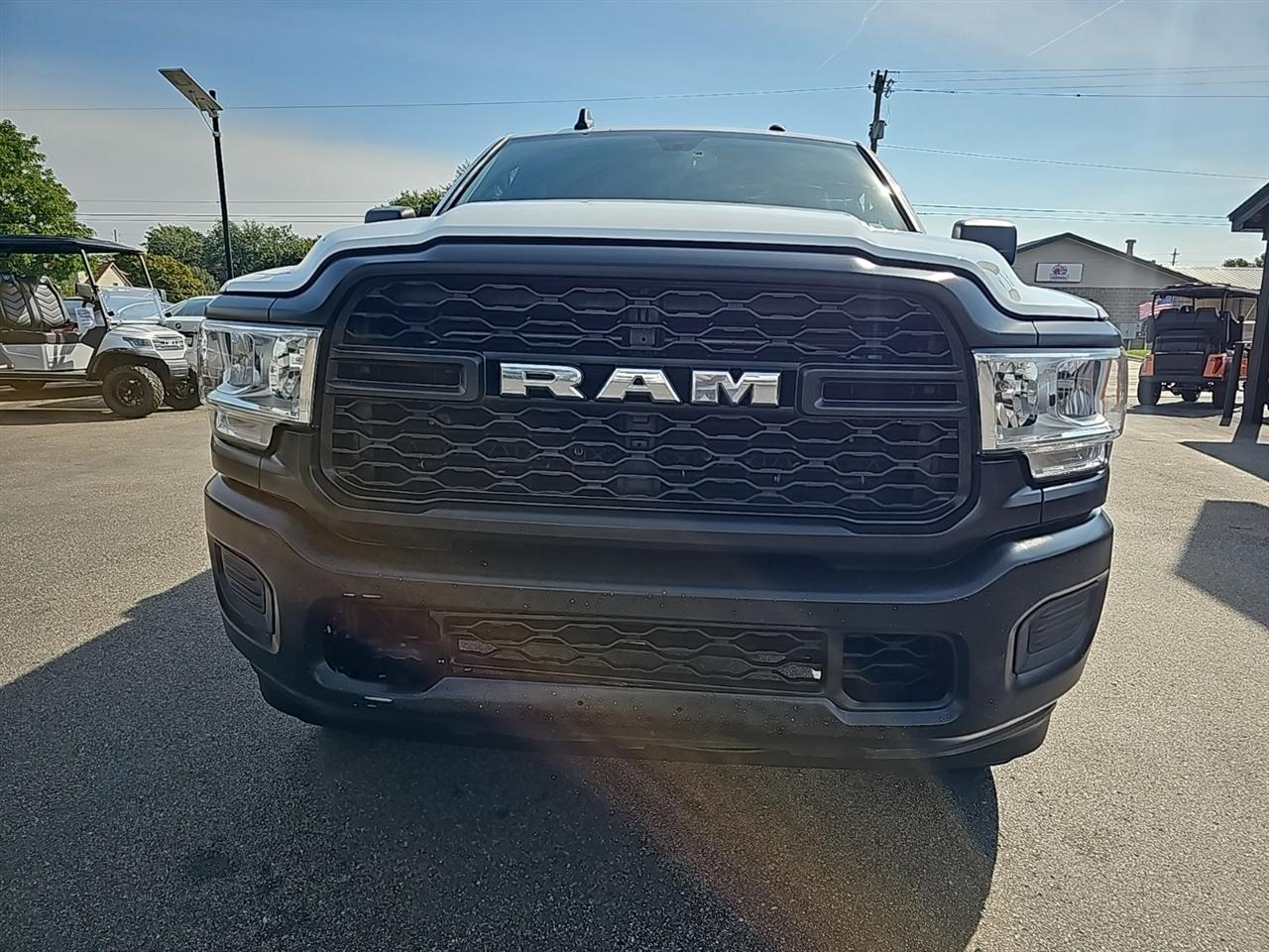 RAM 2500 Tradesman 4x4 Crew Cab 6'4" Box 2022