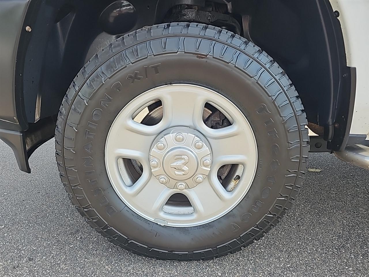 RAM 2500 Tradesman 4x4 Crew Cab 6'4" Box 2022