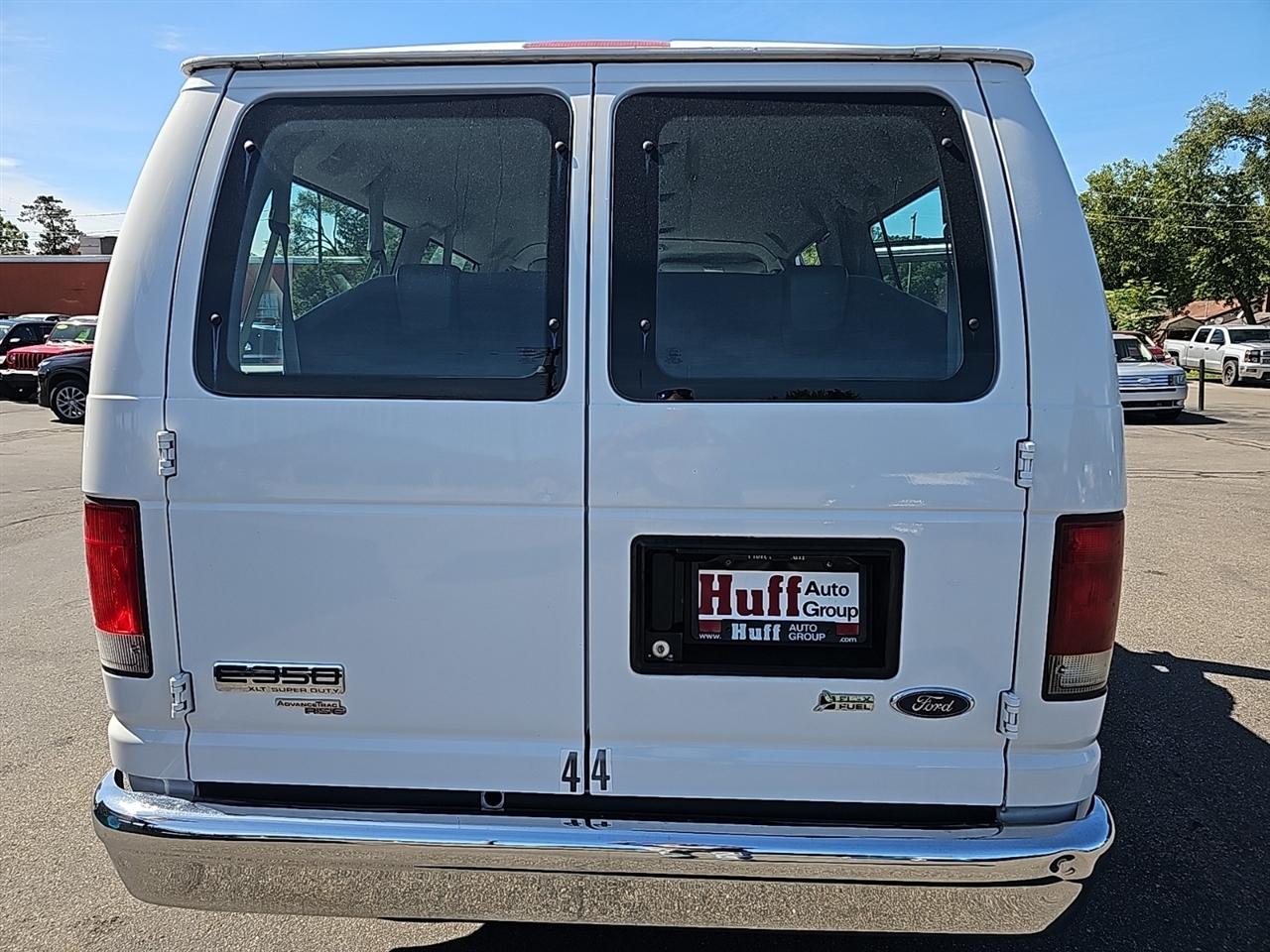 Ford Econoline Wagon E-350 Super Duty XLT 2012