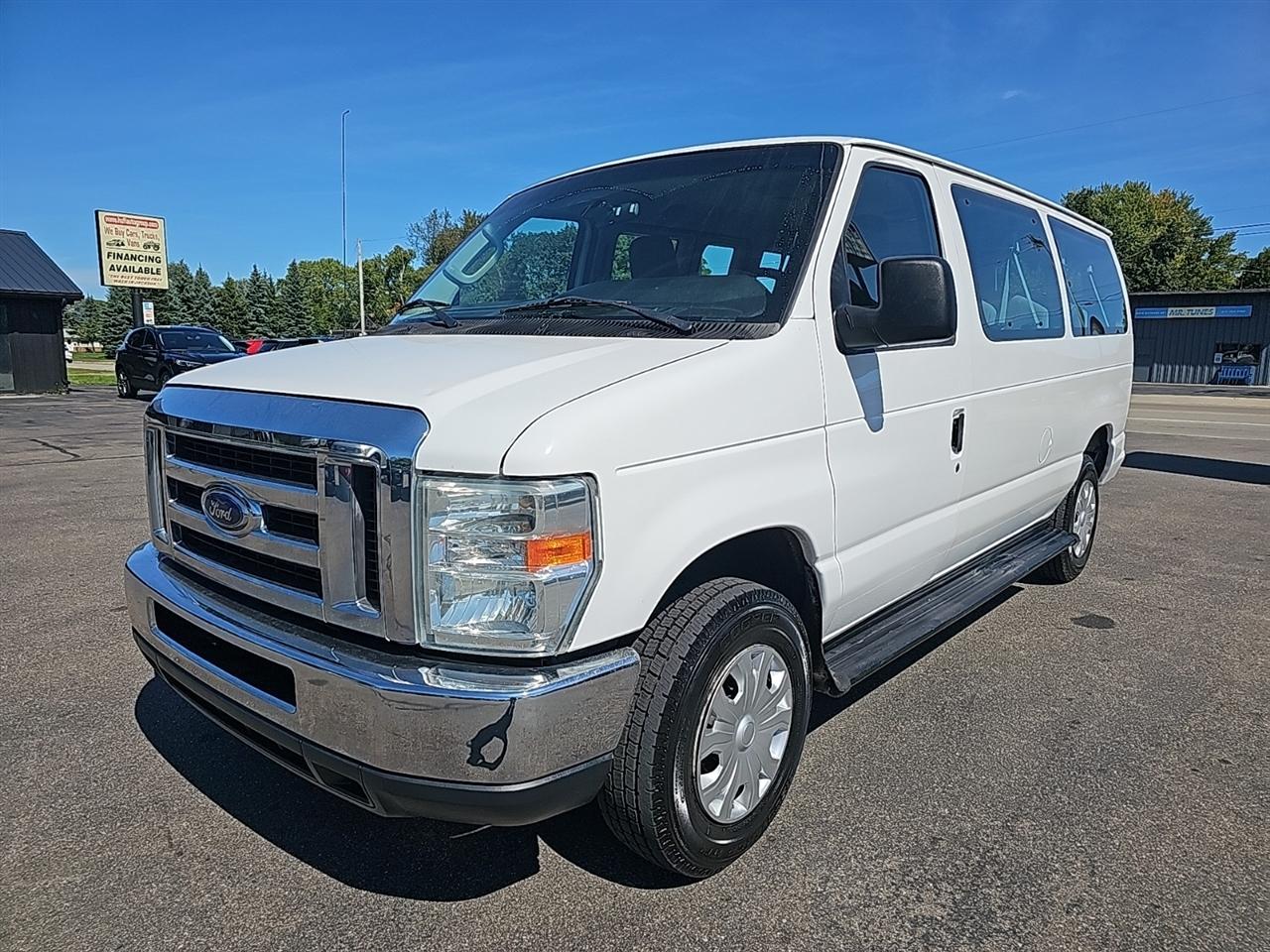 Ford Econoline Wagon E-350 Super Duty XLT 2012