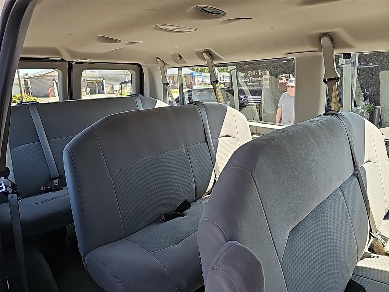 Ford Econoline Wagon E-350 Super Duty XLT 2012