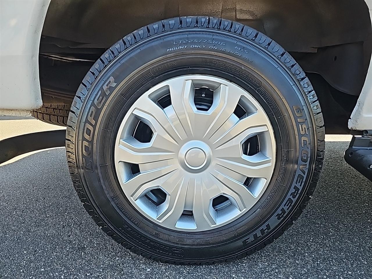 Ford Econoline Wagon E-350 Super Duty XLT 2012