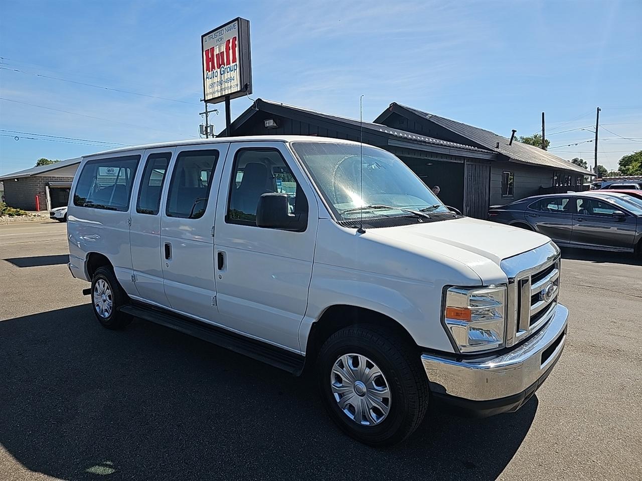 Ford Econoline Wagon E-350 Super Duty XLT 2012