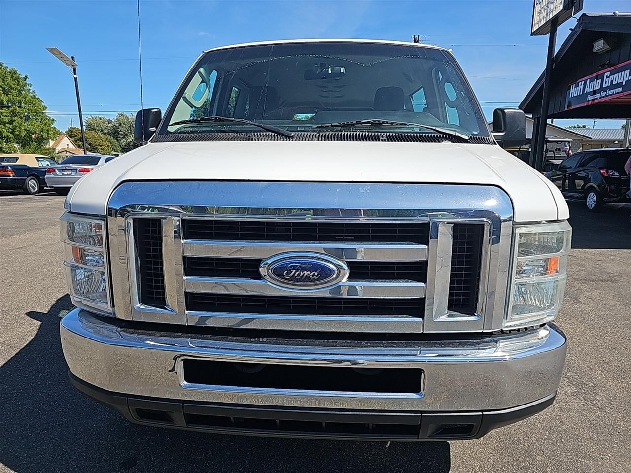 Ford Econoline Wagon E-350 Super Duty XLT 2012