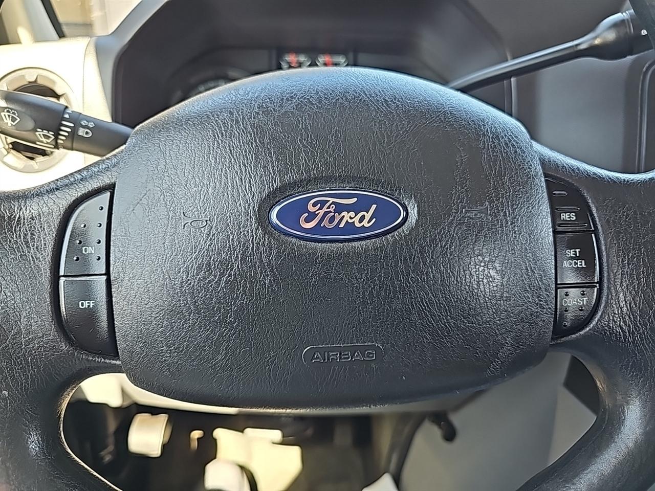 Ford Econoline Wagon E-350 Super Duty XLT 2012