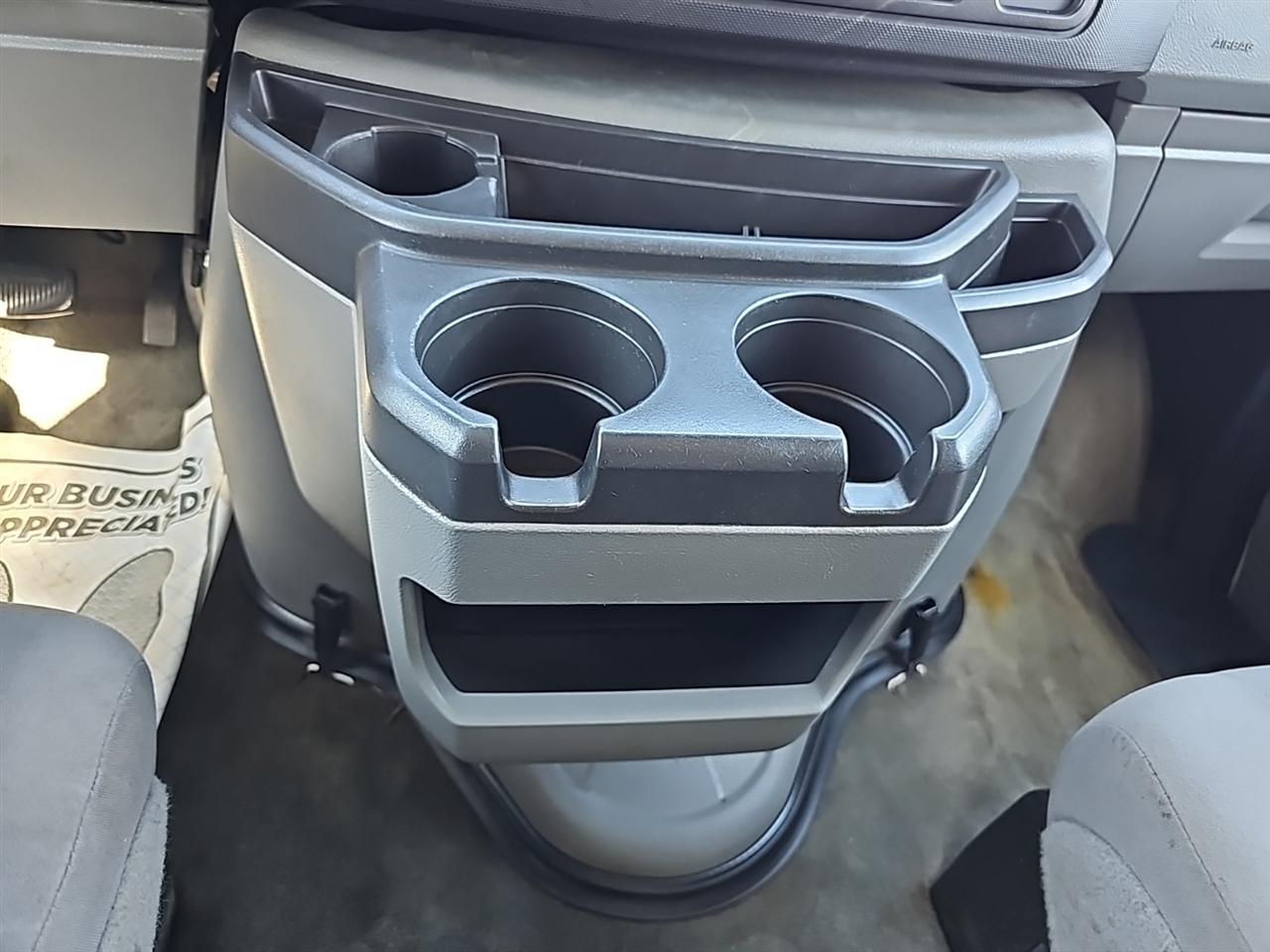 Ford Econoline Wagon E-350 Super Duty XLT 2012