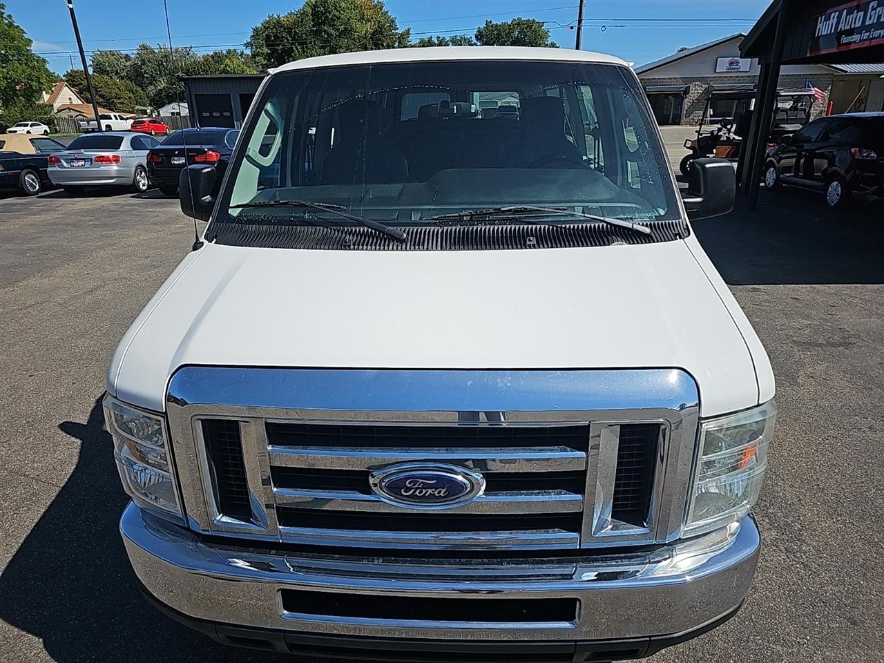 Ford Econoline Wagon E-350 Super Duty XLT 2012