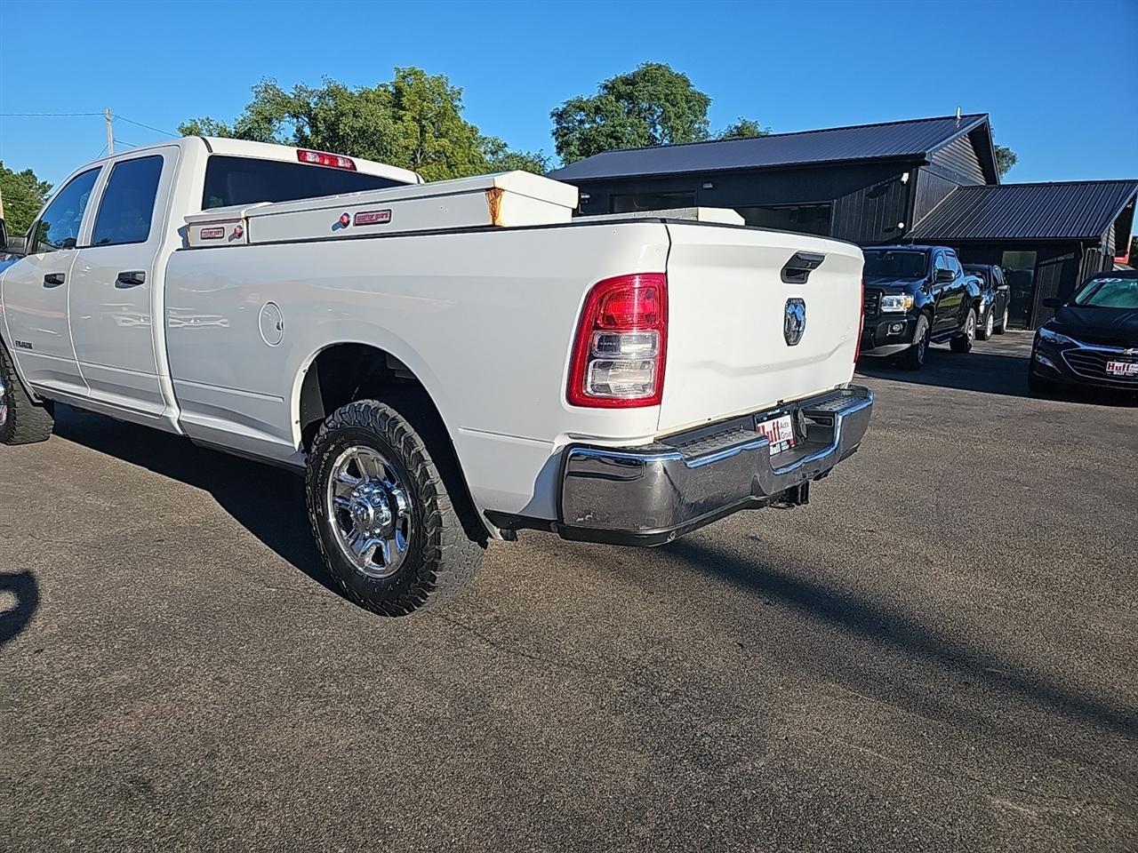 RAM 2500 Tradesman 4x2 Crew Cab 8' Box 2022