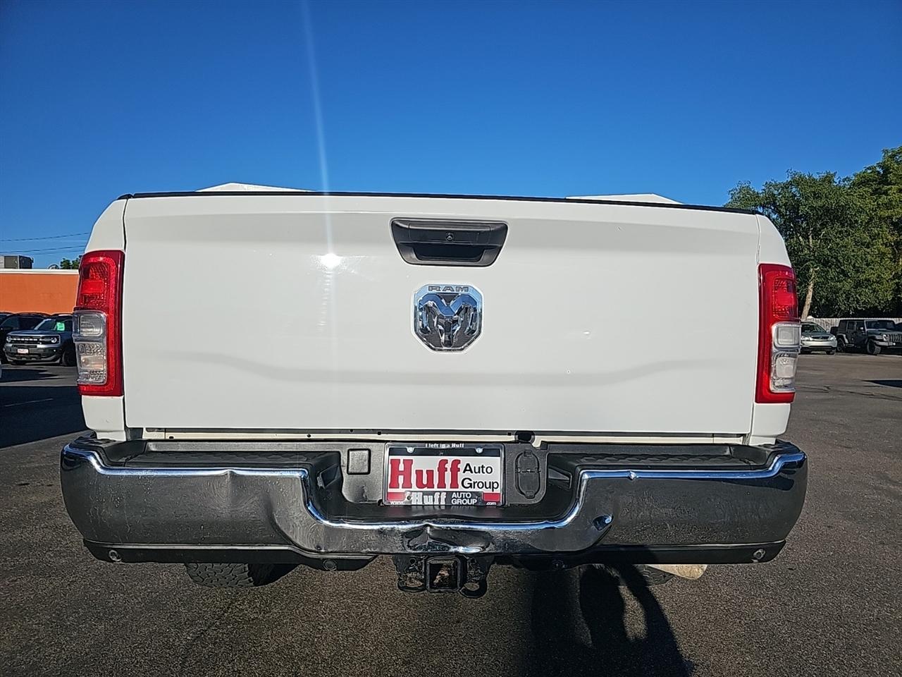 RAM 2500 Tradesman 4x2 Crew Cab 8' Box 2022