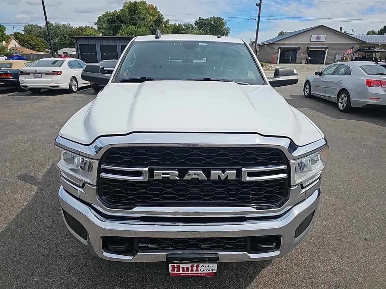 RAM 2500 Tradesman 4x2 Crew Cab 8' Box 2022
