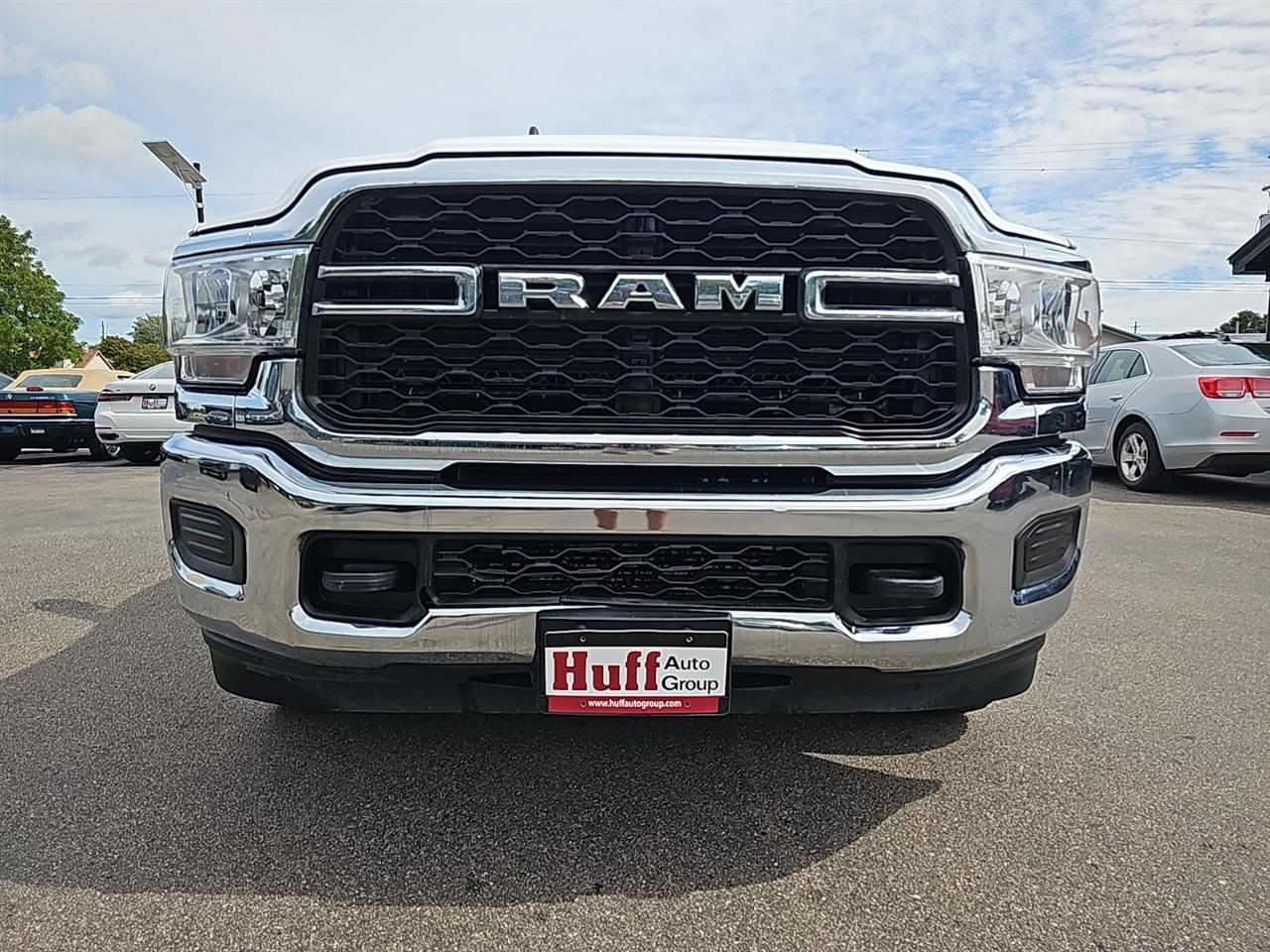 RAM 2500 Tradesman 4x2 Crew Cab 8' Box 2022