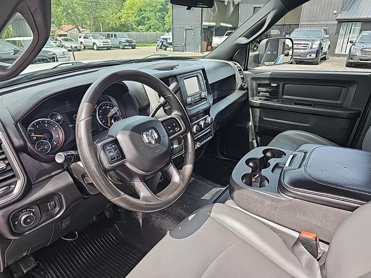 RAM 2500 Tradesman 4x2 Crew Cab 8' Box 2022