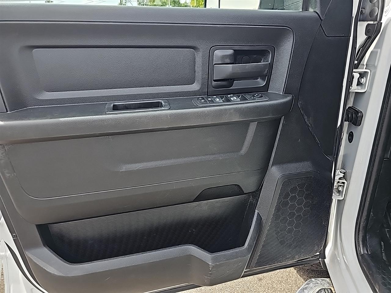 RAM 2500 Tradesman 4x2 Crew Cab 8' Box 2022