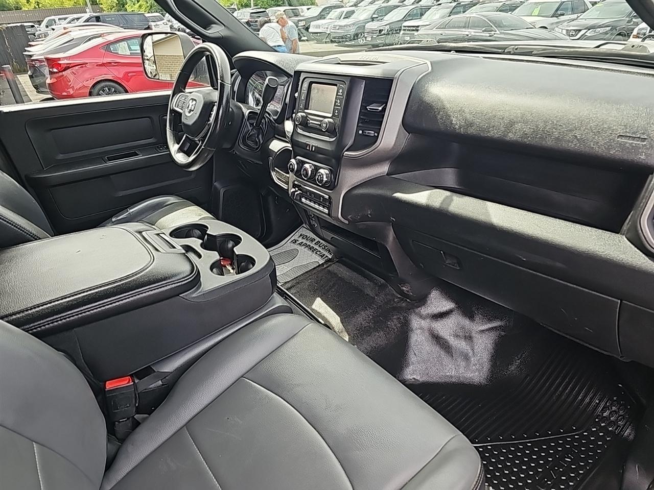 RAM 2500 Tradesman 4x2 Crew Cab 8' Box 2022