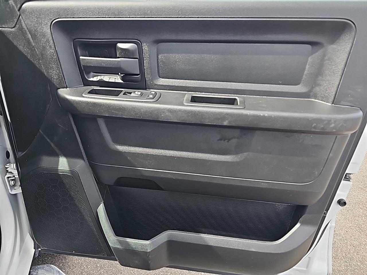 RAM 2500 Tradesman 4x2 Crew Cab 8' Box 2022