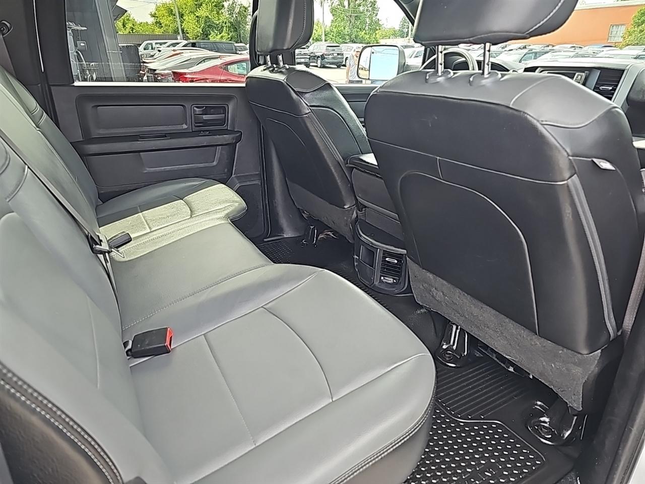 RAM 2500 Tradesman 4x2 Crew Cab 8' Box 2022