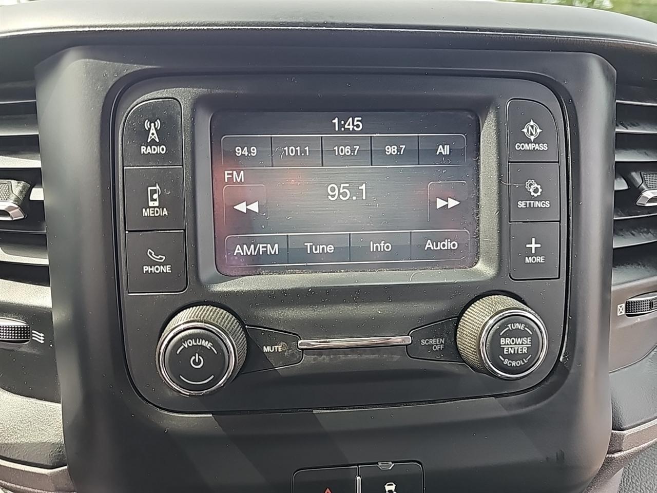 RAM 2500 Tradesman 4x2 Crew Cab 8' Box 2022