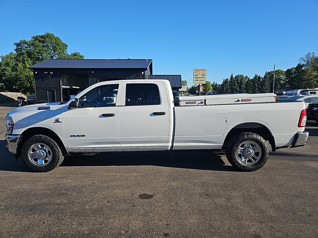RAM 2500 Tradesman 4x2 Crew Cab 8' Box 2022