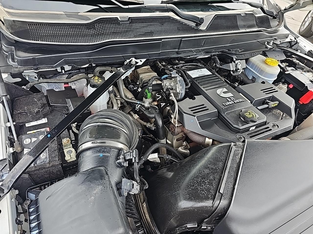 RAM 2500 Tradesman 4x2 Crew Cab 8' Box 2022