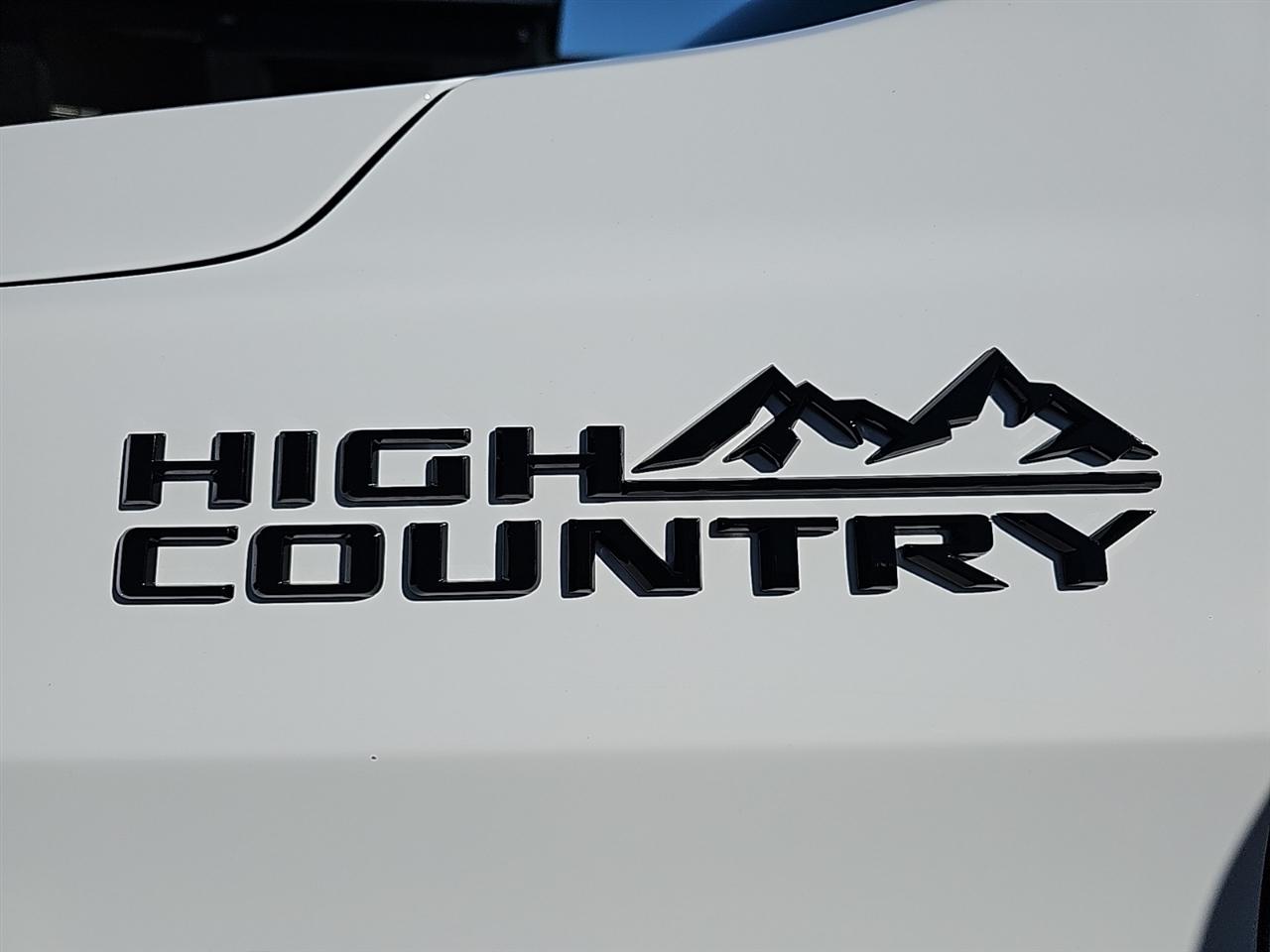 Chevrolet Suburban 4WD 4dr High Country 2024