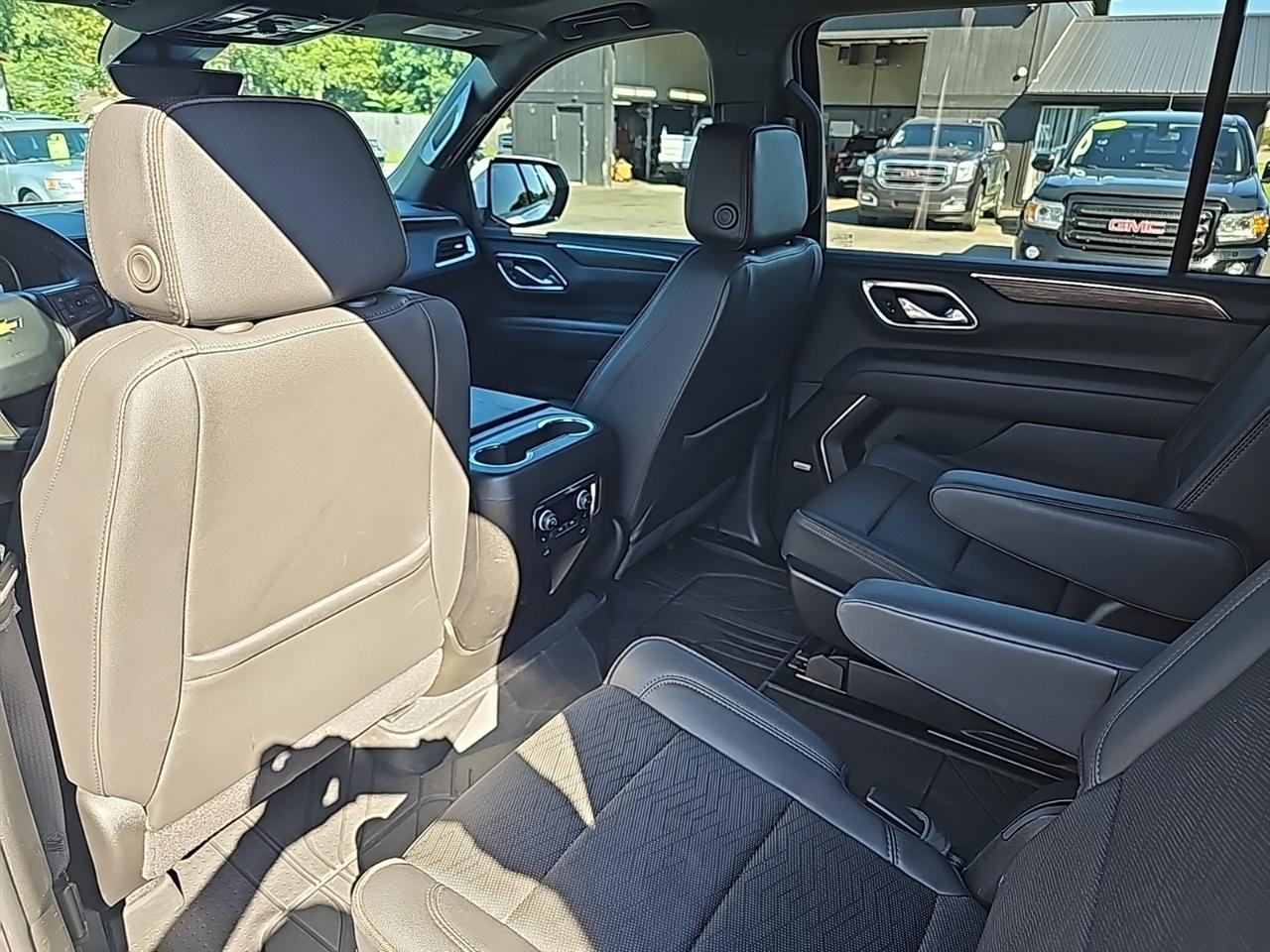 Chevrolet Suburban 4WD 4dr High Country 2024