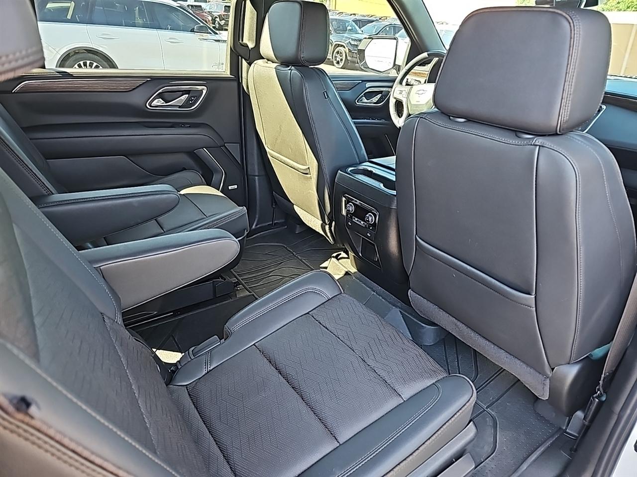 Chevrolet Suburban 4WD 4dr High Country 2024