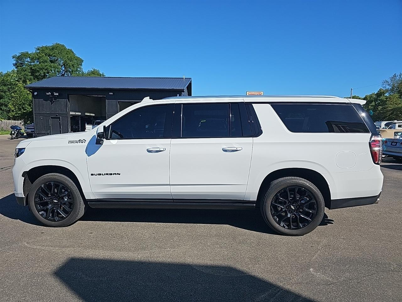 Chevrolet Suburban 4WD 4dr High Country 2024