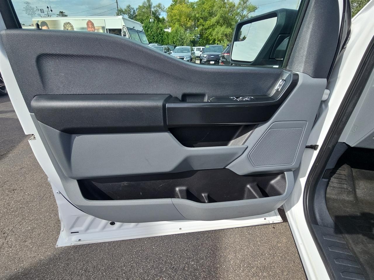 Ford F-150 XLT 4WD Reg Cab 8' Box 2022